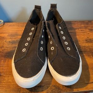 Women’s size 9 slip on sneakers